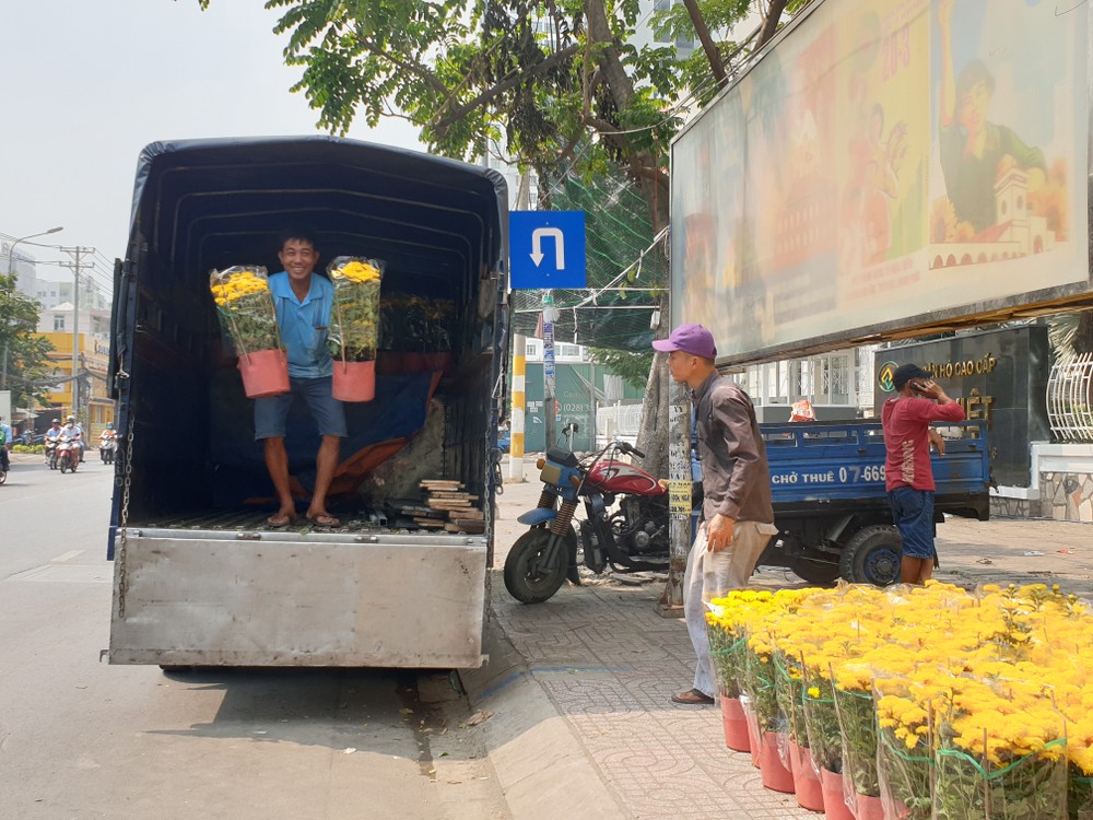 迎春花市開始運營