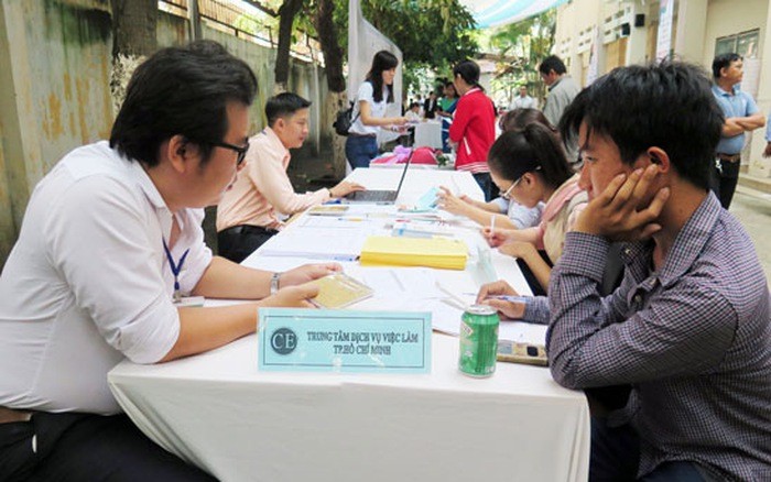 勞工在市就業服務中心登記享失業保險。