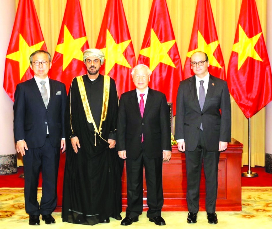 總書記、國家主席阮富仲接見各國大使