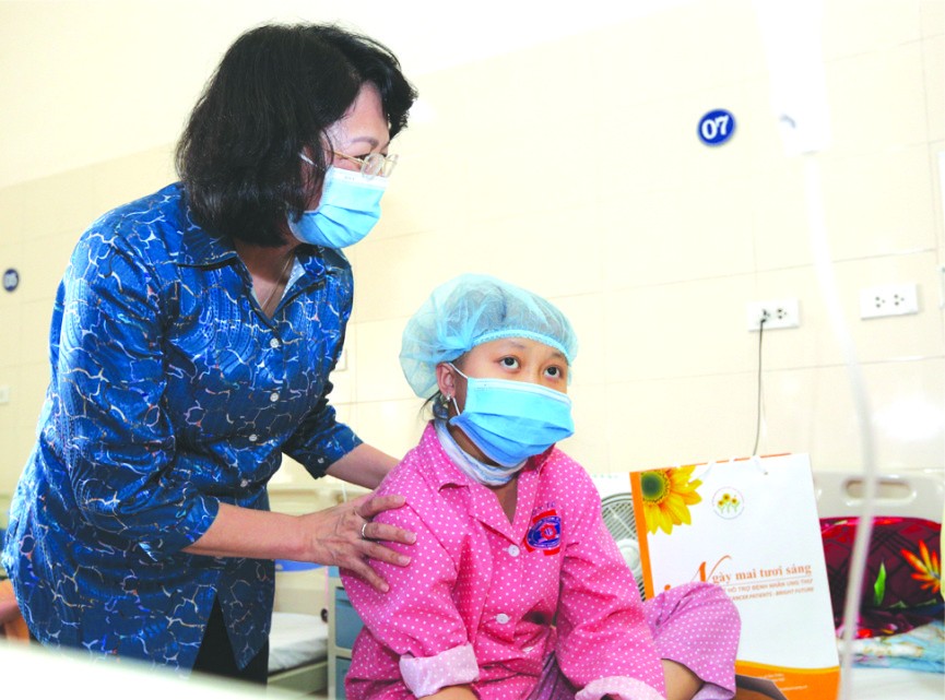 國家副主席鄧氏玉盛看望Ｋ醫院