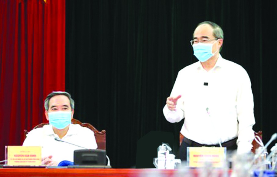 市委書記阮善仁在會議上發表。