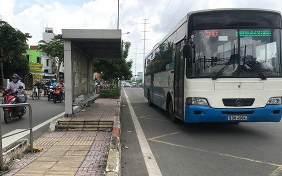 目前，本市的大型巴士只能在路幅寬10米以上的街道運行，故難以吸引乘客。