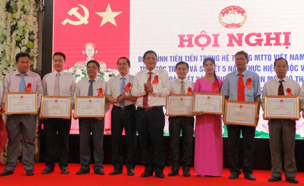 在2016-2020年階段“全民團結建設新農村、文明都市”運動中取得出色成績的18個集體、26名個人獲省人委會主席頒發獎狀。