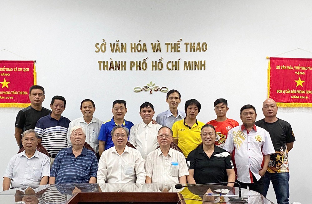 第五郡體育中心向市文體廳匯報本市龍獅聯團成立工作。