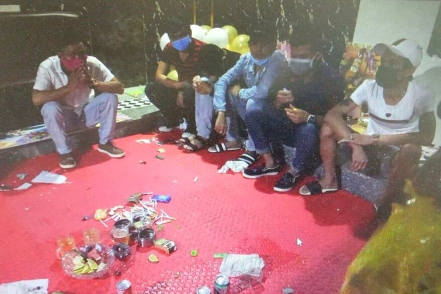 14 吸毒青年受懲處