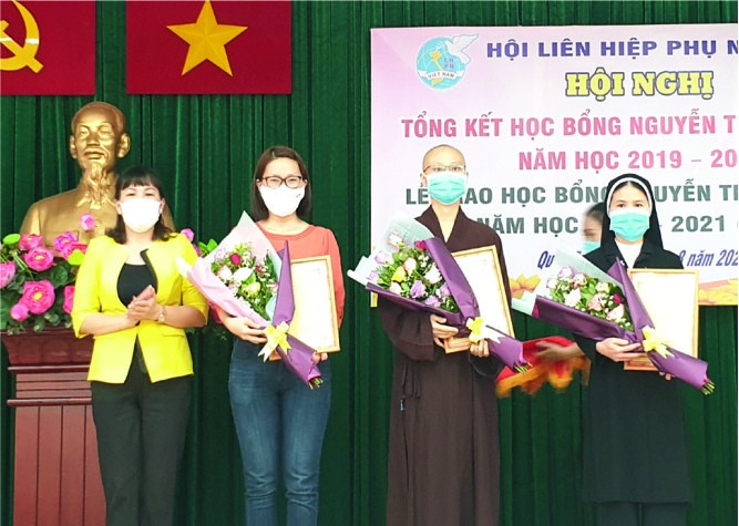 當天，該會已向各華人會館、贊助單位頒發感謝狀，感謝他們對阮氏明開助學金的贊助和支持。