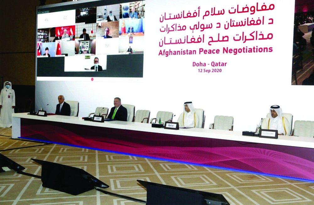 美特使、美國務卿、卡塔爾外長以及卡塔爾外長出席阿富汗和談（左起）。