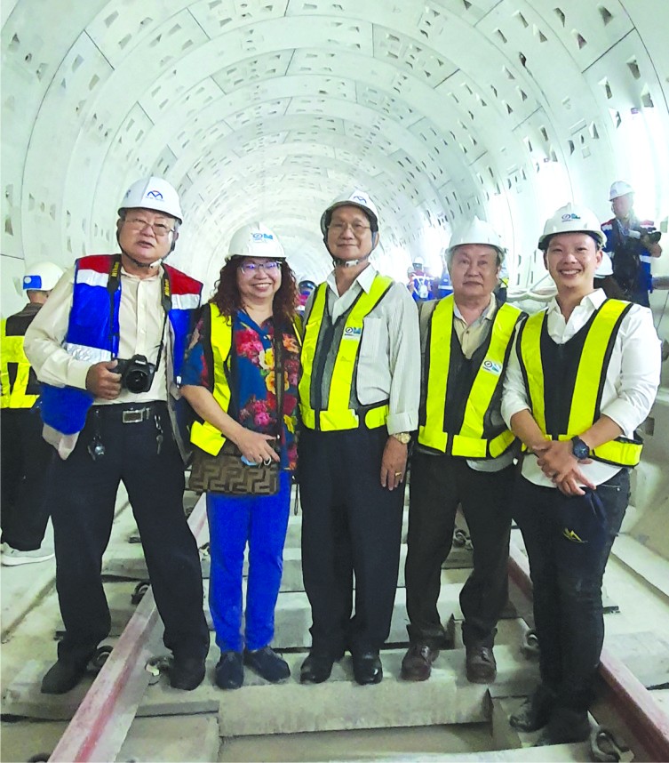 文學藝術藝人參觀本市重點工程