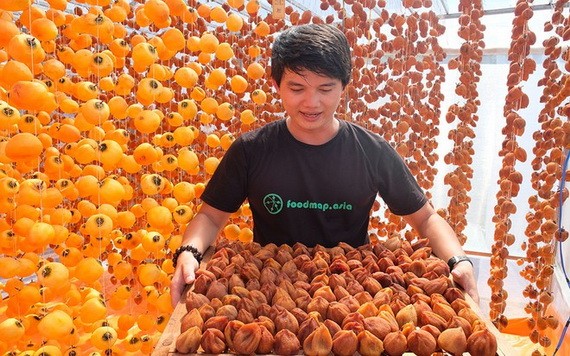 FoodMap的員工正加緊準備年貨。