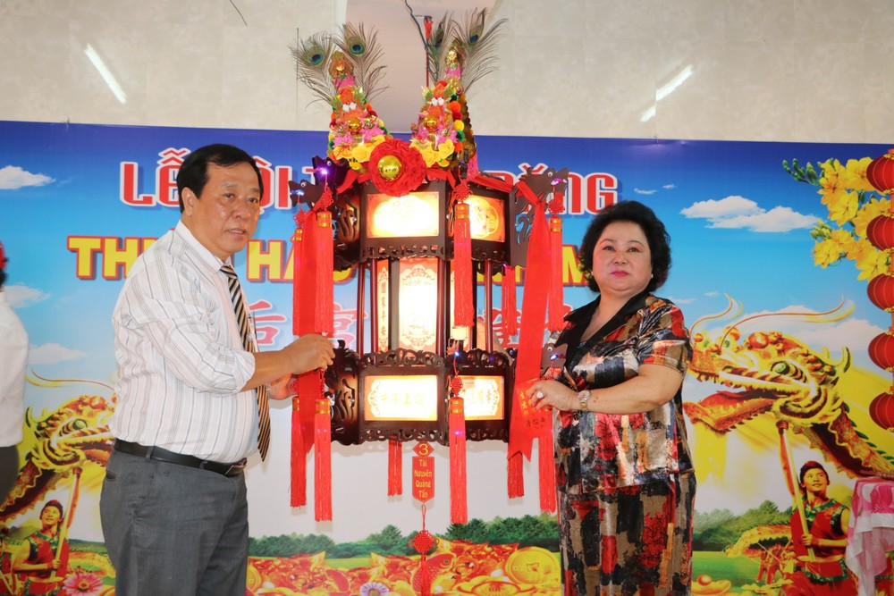 平陽省新天后宮競投聖燈籌得逾 36 億元 ảnh 2