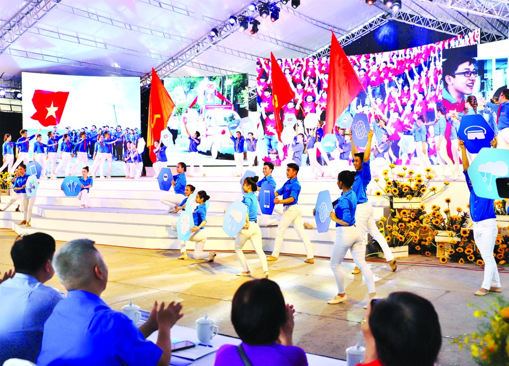 紀念儀式上的文藝表演。