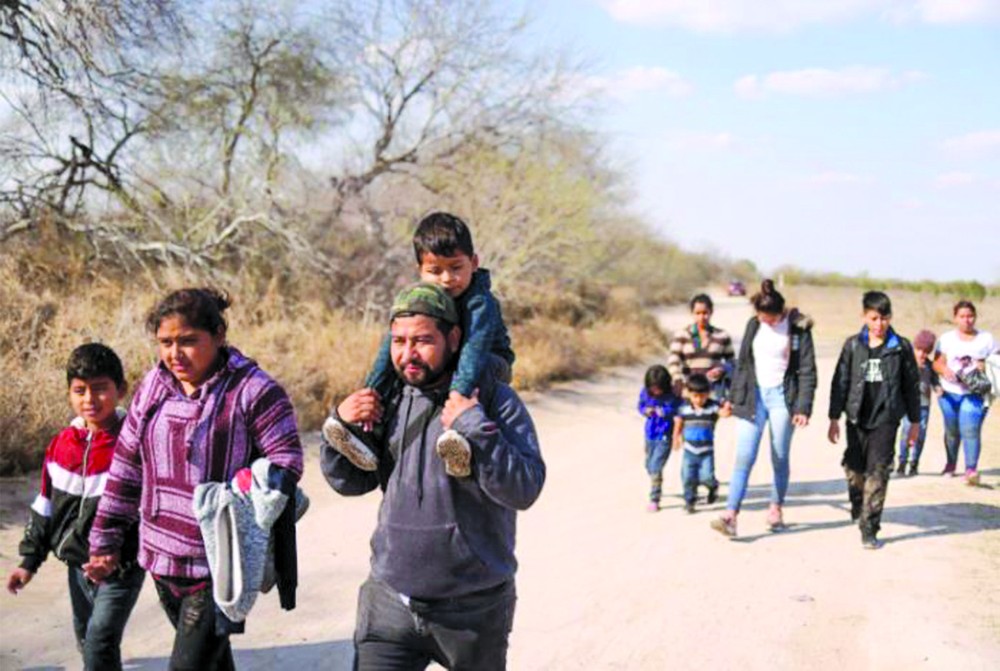 進入美國的移民。