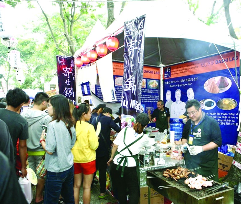 越日盛會於本月17至18日在第一郡“九‧二三”公園舉辦，設有100多個展位，共有75個參展單位，分為兩個區域：商貿、美食展位區與舞台區◆