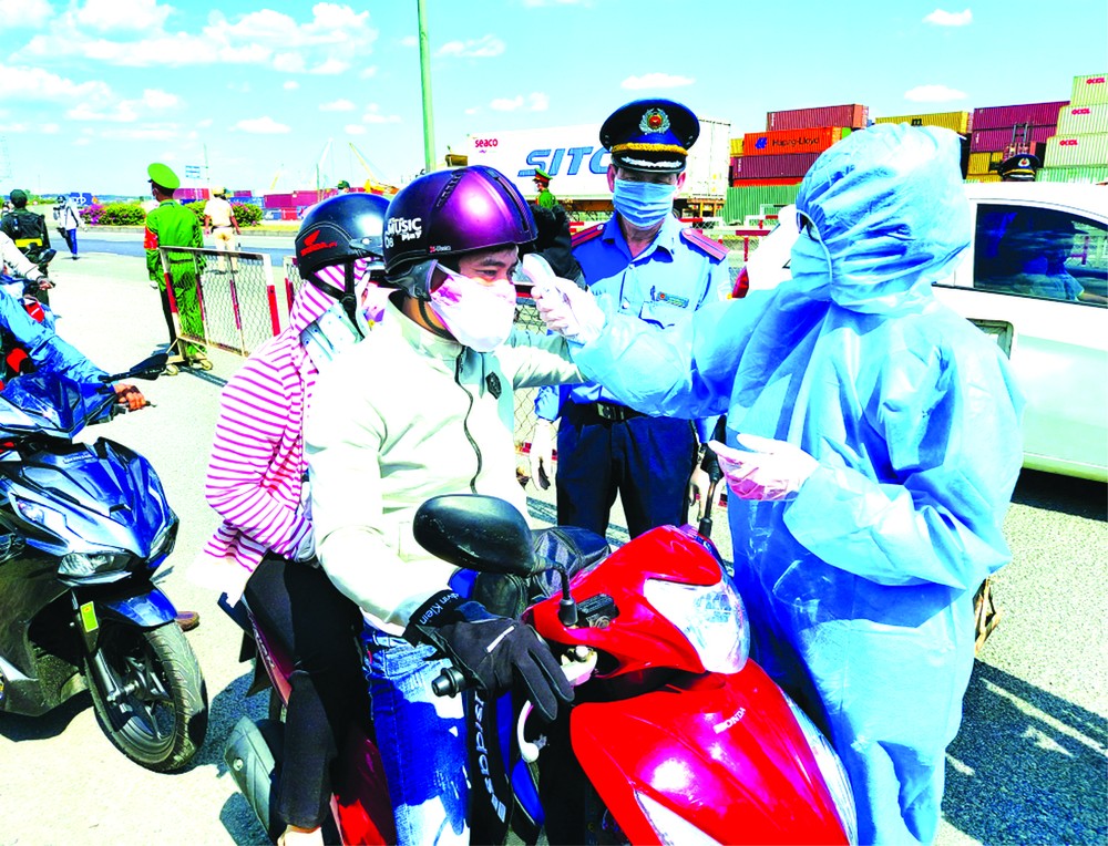 本市在各主幹道設立檢疫站加強檢查。