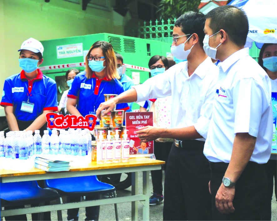 組委會備好各類防疫用品為考生服務。