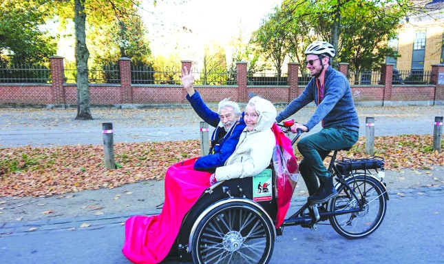 老年人不必放棄騎行。