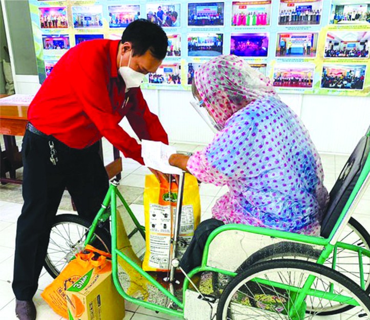 向 2000 名兜售彩票者送關懷