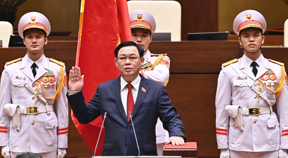 黨中央政治局委員、第十四屆國會主席王廷惠