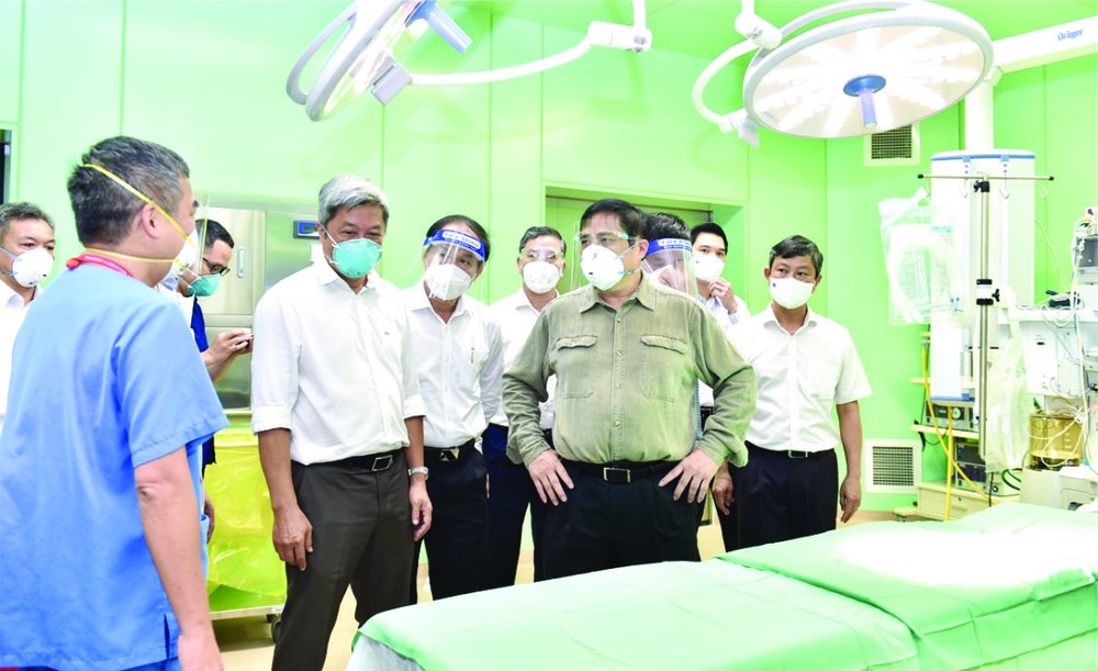 政府總理范明政檢查平陽野戰醫院。