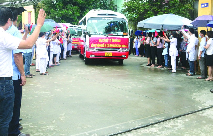 河南省昨(17)日上午，又一個醫護人員代表團啟程馳援本市防控新冠肺炎疫情。這是河南省派來馳援本市和其他省市防控疫情的第五個醫護代表團。
