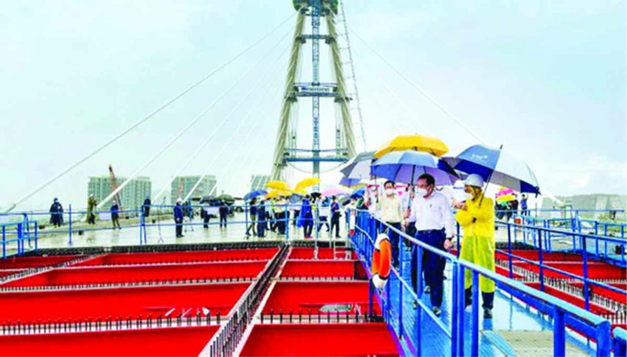 黨中央政治局委員、市委書記阮文年最近與黨中央委員、市委常務副書記、市人委會主席潘文邁視察守添二橋施工進度以及守添新都市區若干地皮的基礎設施。