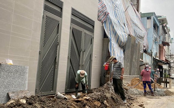 　　第五郡第四坊陳平仲街281號小巷裡的3項民房工程經多個月 因疫情而暫停施工，如今已紛紛復工。