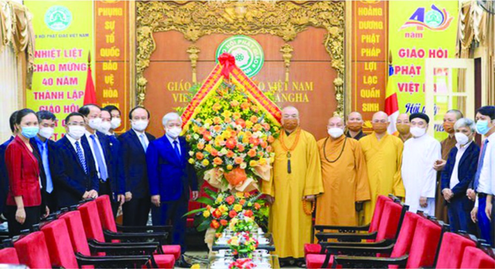 黨中央書記、越南祖國陣線中央委員會主席杜文戰代表黨、國家、祖國陣線前往探望和祝賀越南佛教教會