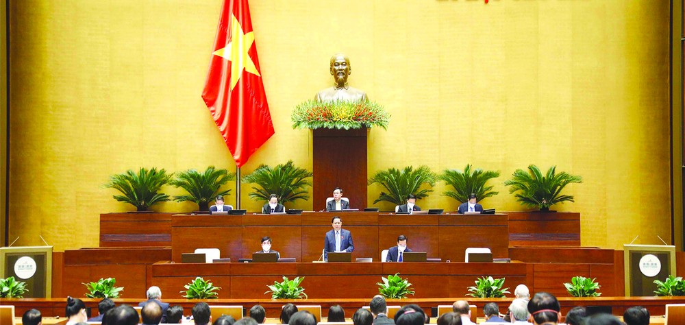 國會代表昨(12)日上午結束對各部長的質詢後，政府總理范明政再次明確各項相關問題並回答國會代表質詢。