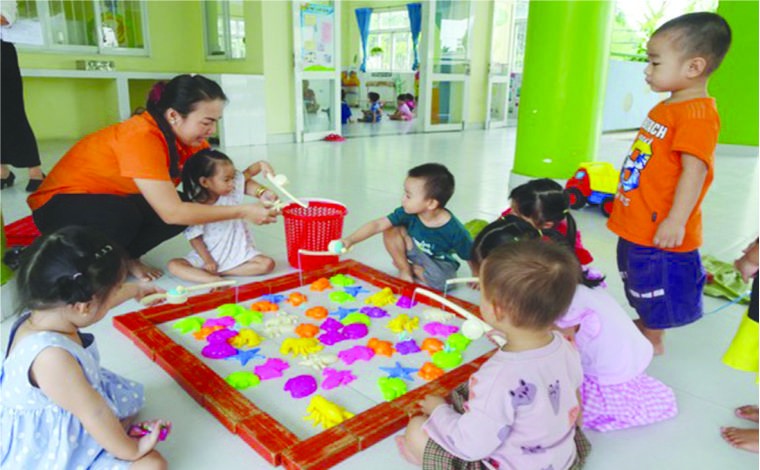 福門縣某幼兒園在疫情前上課。