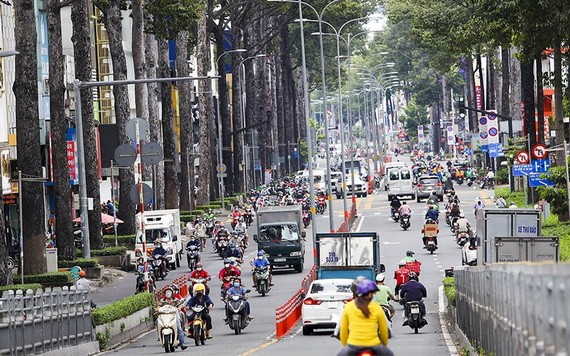市交警力量告知，放寬社交隔離後，交通情況穩定，沒發生交通堵塞。