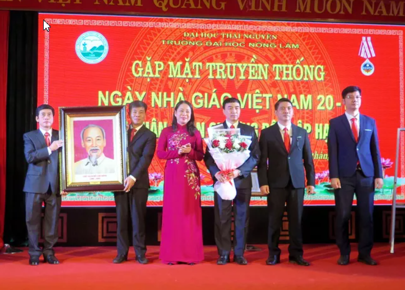 值“一一‧二○”越南教師節紀念之際，太原大學所屬農林大學昨(19)日舉辦榮獲二等獨立勳章儀式和傳統聚會。國家副主席武氏映春出席和祝賀農林大學。