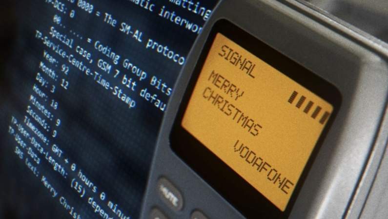 帕普沃思曾回憶稱，他當年只有22歲，在沃達豐的聖誕派對上，向公司高層發出了“Merry Christmas”(聖誕快樂)這條短信