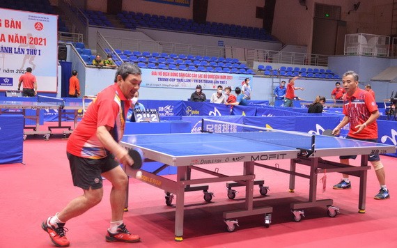 參賽運動員正在較量