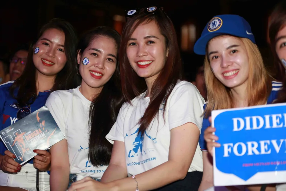 Chelsea đại thắng ngày Drogba về Việt Nam ảnh 2