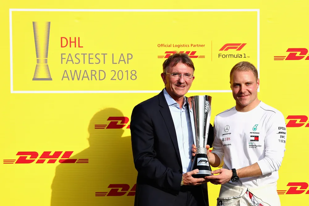 Valtteri Bottas (phải) ở Abu Dhabi hồi tháng