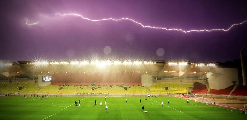 Monaco thắng trận đầu tiên trên sân nhà, Henry cười rạng rỡ ảnh 2