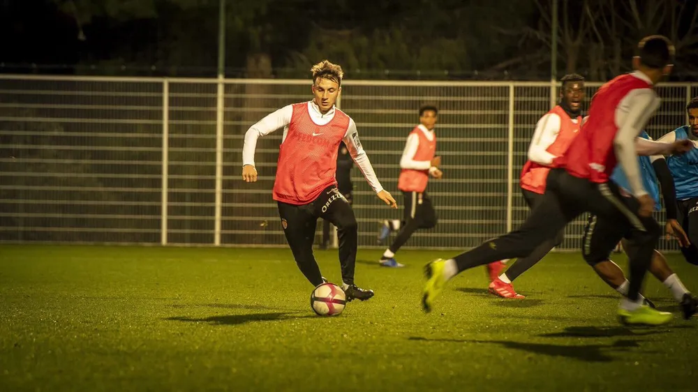 Fabregas gia nhập “biệt đội già gân” để “giải cứu binh nhì” Henry ảnh 4