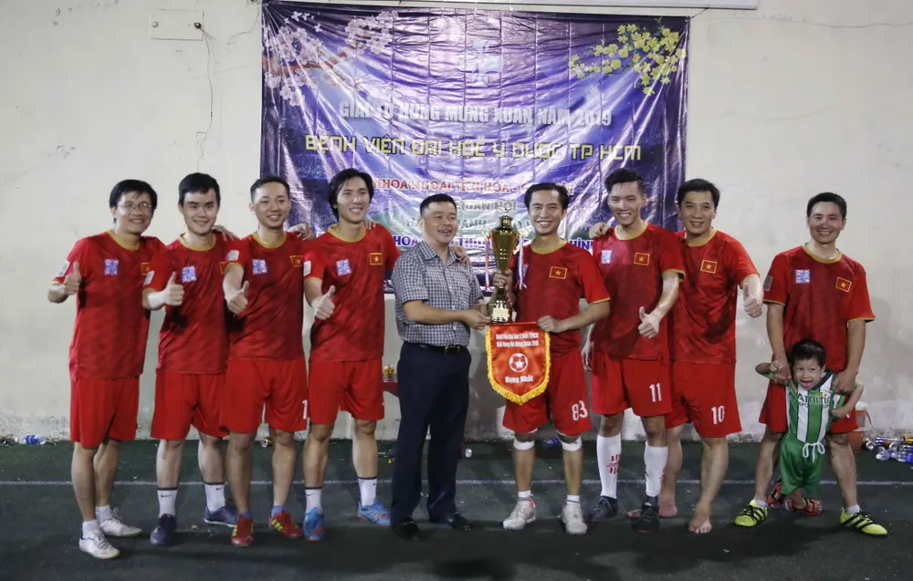 Khoa Ngoại Tiêu hóa – Gan mật giành ngôi vô địch Giải Tứ hùng mừng Xuân 2019 của Bệnh viện Đại học Y dược TPHCM