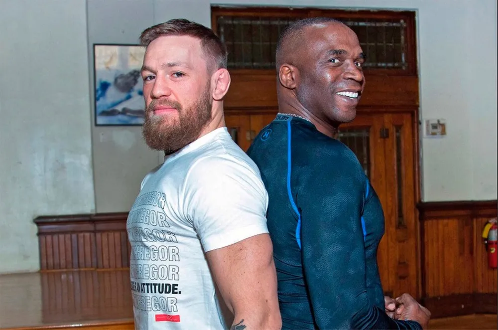 Đấu trường MMA: Đập và giật điện thoại người khác, “Gã Ailen xấc xược” McGregor bị bắt ảnh 2