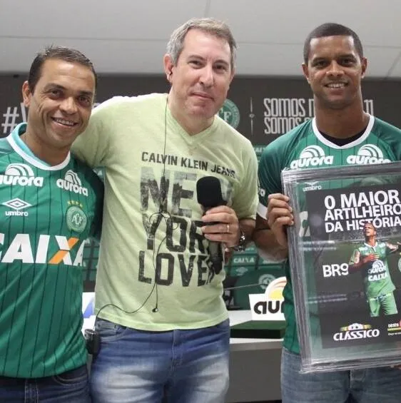 Nhà báo thoát chết vụ rơi máy bay của Chapecoense cuối cùng vẫn… qua đời ảnh 3