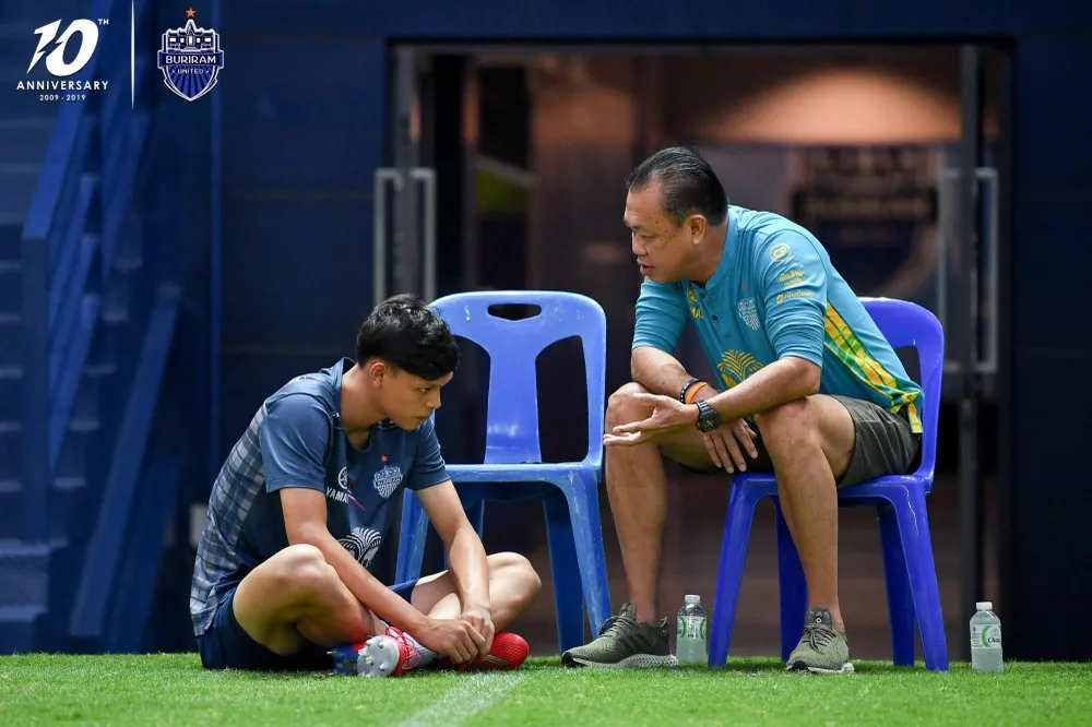 Buriram United quay lại luyện tập: Xuân Trường tươi tắn, “bại tướng” của Đình Trọng bị nắm đầu ảnh 1