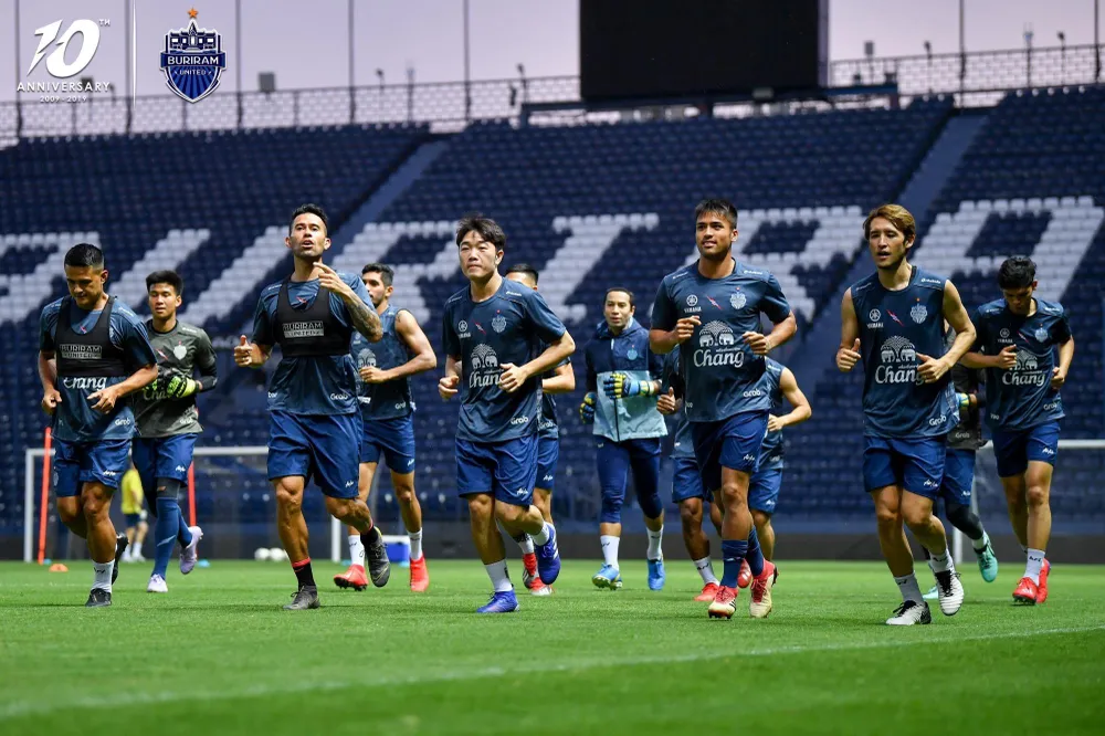 Buriram United quay lại luyện tập: Xuân Trường tươi tắn, “bại tướng” của Đình Trọng bị nắm đầu ảnh 4