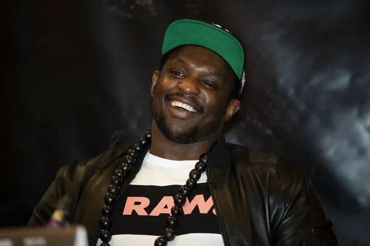 Whyte cười ra nước mắt khi Charr gọi anh là "Đối thủ không thích hợp"