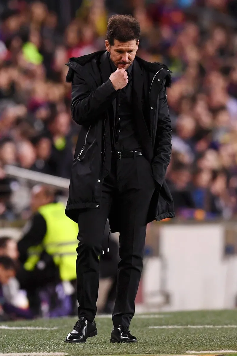 Bị đuổi vì… xúc phạm mẹ trọng tài, Costa khóc trong phòng thay đồ, HLV Simeone vẫn bất mãn ảnh 3