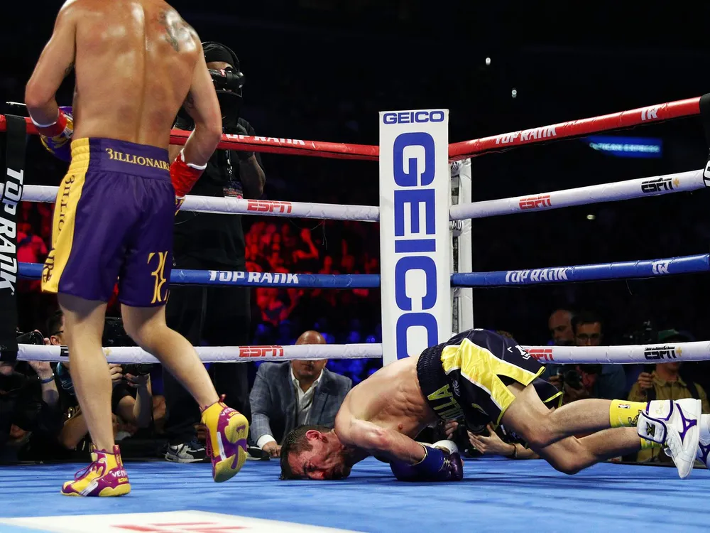 Quyền Anh: Đấm gục “Million Dollar” ở hiệp 4, Lomachenko xứng danh “Đệ nhất quyền thủ” ảnh 2