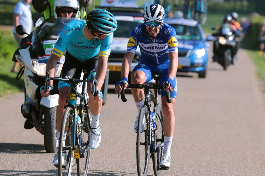Xe đạp: Kèn cựa nhau trên đường đua, Alaphilippe và Fuglsang để Van der Poel thắng Amstel Gold Race ảnh 6