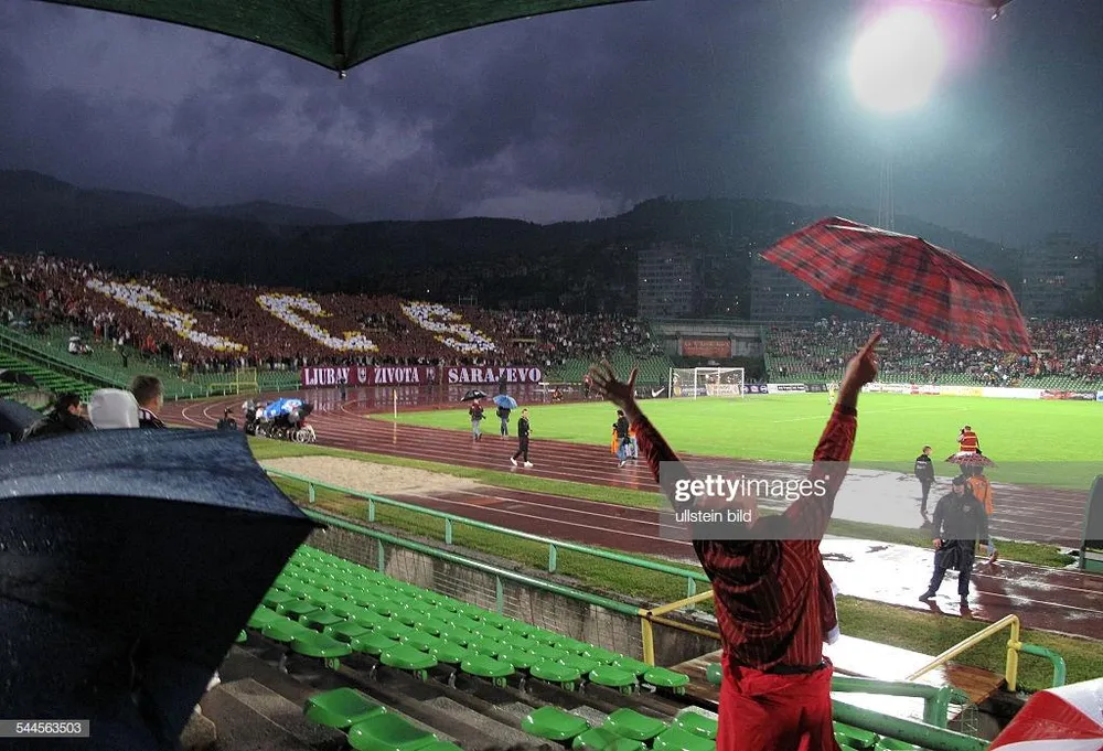 CLB châu Âu của ông chủ Việt Nam và PVF: CĐV cuồng nhiệt và đốt pháo sáng hơn cả CĐV Hải Phòng ảnh 6