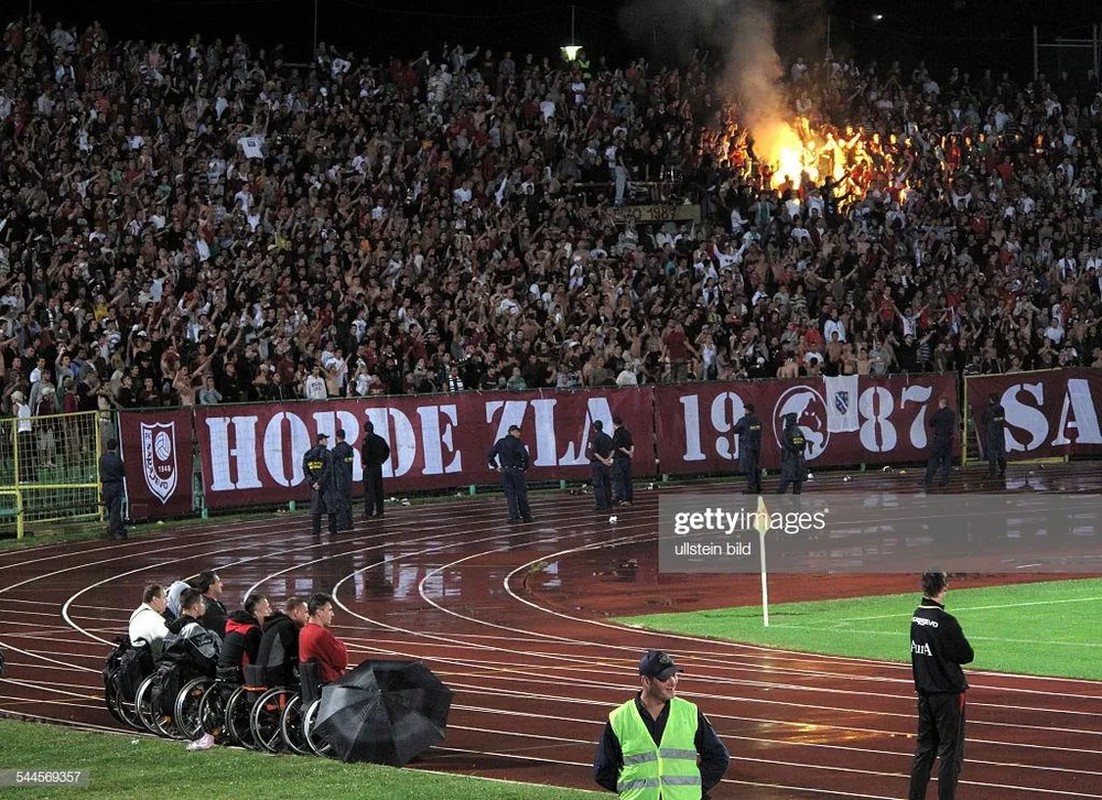 CLB châu Âu của ông chủ Việt Nam và PVF: CĐV cuồng nhiệt và đốt pháo sáng hơn cả CĐV Hải Phòng ảnh 7