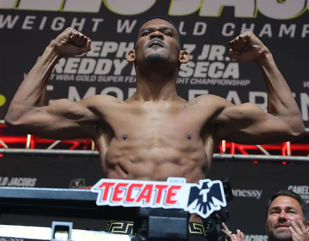 Quyền Anh: Alvarez suýt choảng Jacobs trong buổi cân trọng lượng, trận đấu 45 triệu USD nóng dần ảnh 4