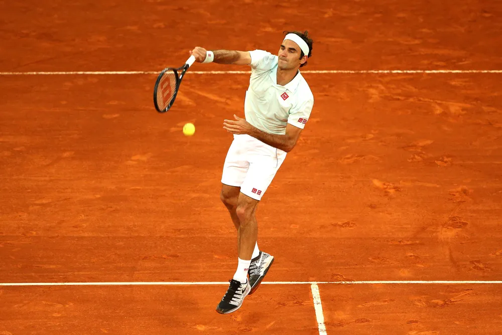 Roger Federer thắng trận sân đất nện đầu tiên sau 3 năm